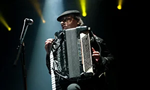 Gogol Bordello привезли акустический «джипси-панк» в Москву