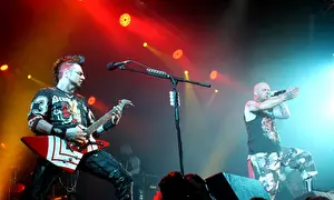 Опять 5 Finger Death Punch — это уже 10 Finger Death Punch