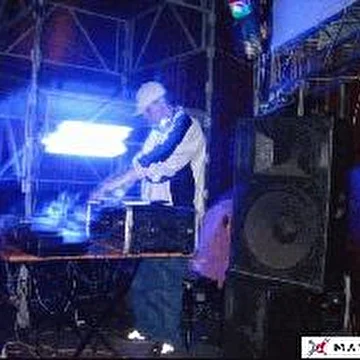 DJ СнежоК