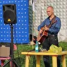 Виталий Фурсов автор песен и исполнитель