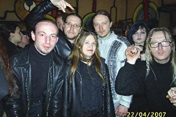 С лева на право:
Vlad, Depression, Lynda (Gothic Sky), Сергей (вокалист Rainwill), Дмитрий (экс барабанщик Little Dead Bertha)