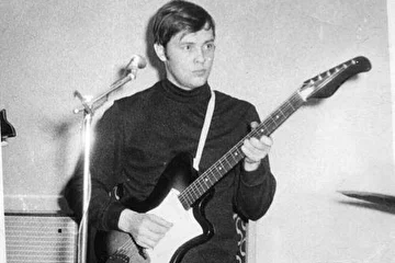 Солист, соло и ритм гитара - Сергей Воронин