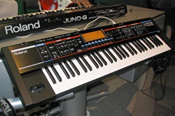 Синтезатор ROLAND JUNO G