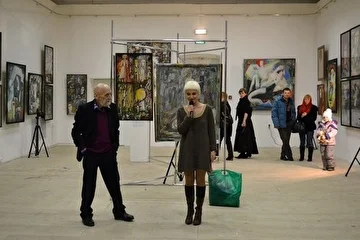 Стихотворение на открытие выставки Юрия Лапшина "Женщина вне времени" в Пермской арт-резиденции.