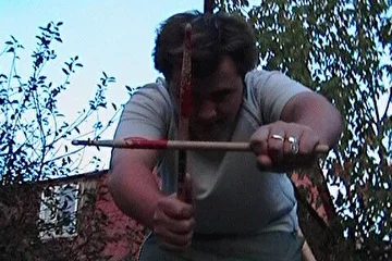 Это наш барабанщик и его палочки (на первом плане)