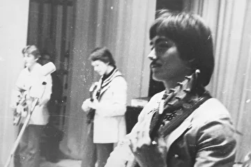 Омск, сцена политеха. Слева направо: Сергей Ефименко, Ростислав Григорьев, Вениамин Кротов. 1976 год.