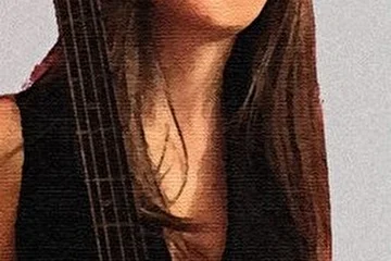 Алена Латтик - бас-гитара