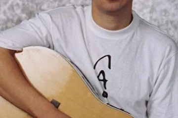 Олег Сазонов (гитара, вокал, тексты, музыка), сентябрь 2002 года