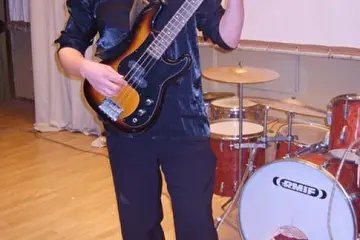 Басист