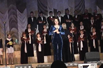 Муниципальный камерный хор под руководством Надежды Поспеловой в государственном экзамене-концерте выпускницы Магнитогорской консерватории Кристины Вихровой.