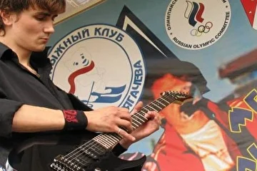 Виктор Латтик - гитара