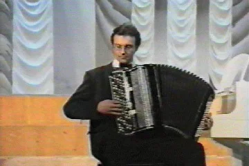 Сергей Криницкий исполняет Сюиту № 2 для баяна в авторском концерте Владимира Сидорова 24 февраля 2004 года.