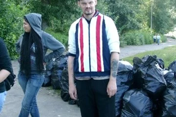 Я на акции прямого действия 28 августа 2009 года, в Омске, в районе Иртышской набережной (убирали мусор).