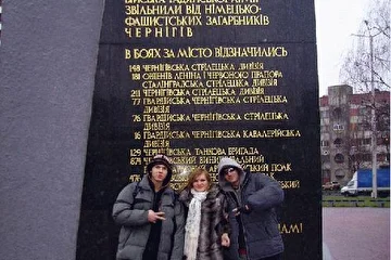 Возле танка