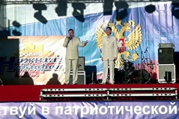 Алексей Приданцев и Дмитрий Яковлев.

Выступление на Гала-концерте посвященного Дню Народного единства.
4 ноября. Нижний Новгород. Площадь Минина и Пожарского.
Алексей Приданцев - официальный сайт: http://pridantsev.narod.ru 