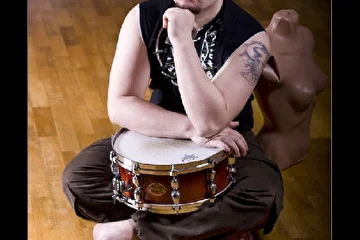 Группа "ТУЛОВИЩЕ"
здесь: http://www.realmusic.ru/toolovische
сайт: http://toolovische.narod.ru