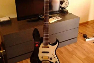 Cort G210 with DiMarzio&Fender pickups.cheap but nice.plays well.
good training axe.
SOLD.