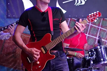 Красная гитара - для репетиций