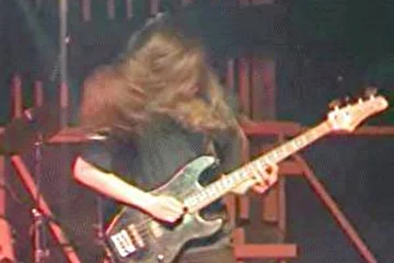 ALEXZONDER (bass)