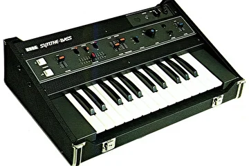 KORG (Япония)1975 год ознаменовался презентацией двухголосного синтезатора Maxi Korg 800