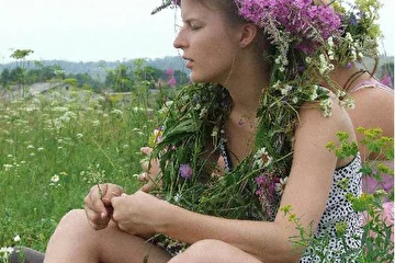 Моя земля и моя кровь (отдаленно казачая) вдохновляют меня на тягучие, грустные русские песни... Чтоб душа свернулась и развернулась... Июль 2006.