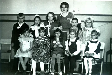 Преподаватель КОНОНОВА Л.А. с учениками. 1984 г.