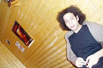 Трубку. Мне всегда было интересно, что ж он туда набивает, потом всегда как-то веселее на душе как он рядом покурит....