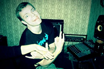 Официальная страница ВКонтакте: http://vkontakte.ru/altavistaband

В проекте RealMusic: http://www.realmusic.ru/altavistaband/