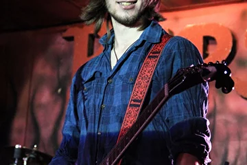 Дмитрий Yankee Страхов
Lead guitar,back vocals