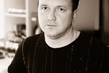 Букин Вадим: бас-гитара, принимал участие в записи четырёх последних альбомов группы