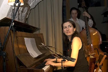всю фотосессию смотрите на:
http://www.photoshare.ru/album83218.html