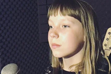 http://russtudio.spb.ru/pesnya-v-podarok