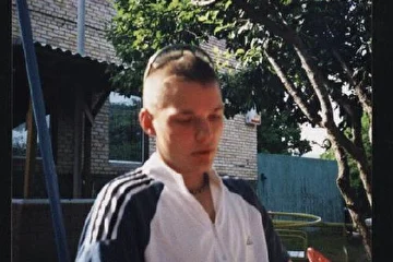 За кадрам остался заместитель директора.