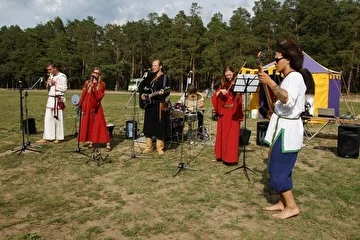 Выступление группы "Наваждение" на историческом фестивале "Владимирский клинок", город Владимир, 2012 год