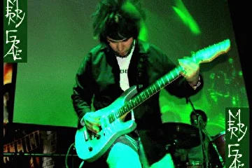 guitar of MeRRy GrAvE