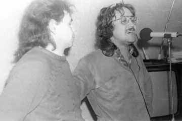 Слева: Андрей Останин - бас-клавиши, бас-гитара.
Справа: Вячеслав Макаров - художественный руководитель группы "Эдельвейс" и "NEW Эдельвейс"