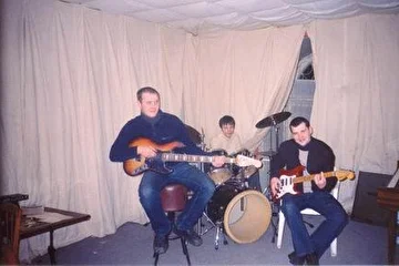основатели Петр и Алексей плюс гитарист группы Антон Лазарев (справа)