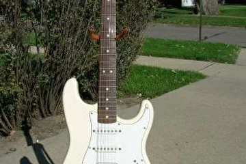 Fender Sambora Standard Stratocaster 
лучший из мексиканских стратов,что мне приходилось держать в руках.
SOLD.