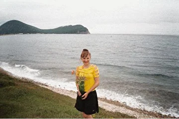 Лена с лесными саранками от Юры.