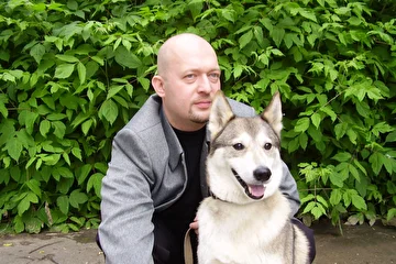 С любимой собакой.
2006 г.