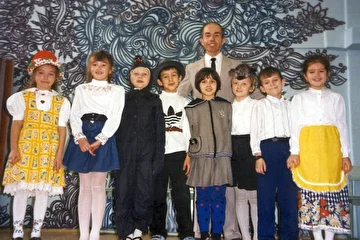 Юрий Плаксин с учениками студии "Лингва", Первоуральск, 1997г.