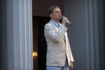 Алексей Приданцев - композитор, певец. Праздничный концерт 9 мая 2010 г. 
Ссылка на сайт: http://pridantsev.narod.ru
