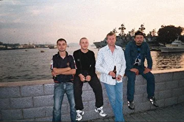 С лево на право: Юрок; Хлын Серёга; Огур; Борода Лёха.