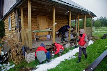 Достаём скамеечные ноги)