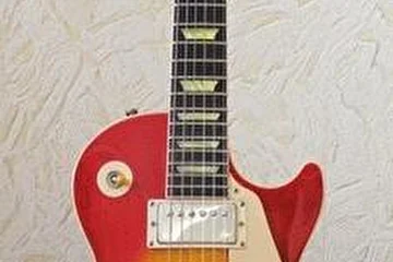 Gibson Les Paul Classic 
Просто супер-гитара.Ни добавить,ни прибавить:)
SOLD.