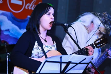 Алиса Крыша (Группа Добрый Шубинъ) в рок-баре Кирпич