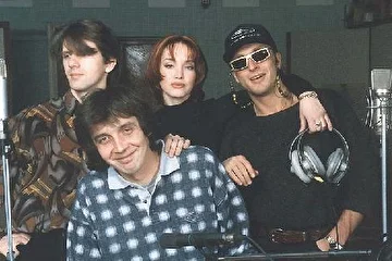 Александр Гребенщиков и группа "Трубный Зов" в проекте 1998 года с Анной Самохиной и Дм. Нагиевым (WWW.KROME.RU)