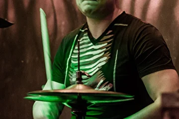 Артур Куличенко
Drums