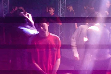 Несмотря на та что он DJ, он тоже любит колбаснуть под хорошую музыку!