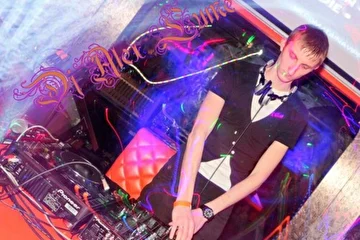 Dj Alex lume